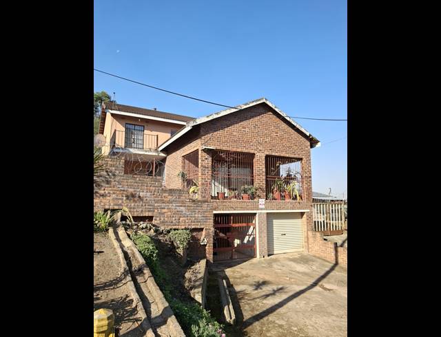 5 BEDROOM FREESTANDING FOR SALE IN EASTWOOD